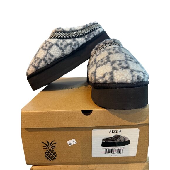 Simply Southern Women's Platform Slippers in Red OR Grey Plaid NIB VARIOUS SIZES - Picture 2 of 5